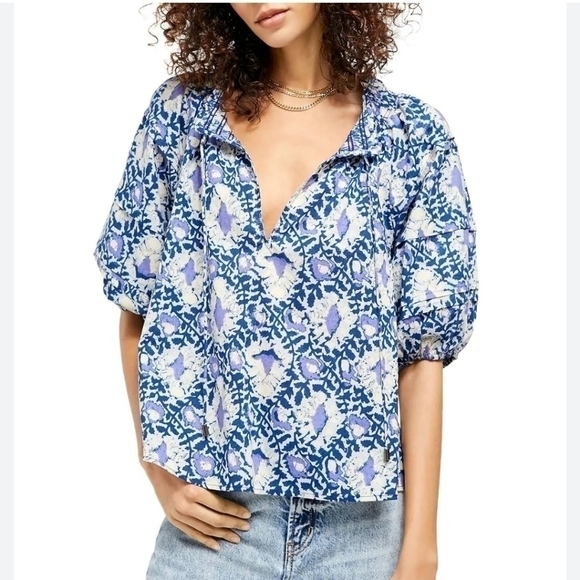 Free People Tops - NWOT Free People Flowy Beautiful Top size Small